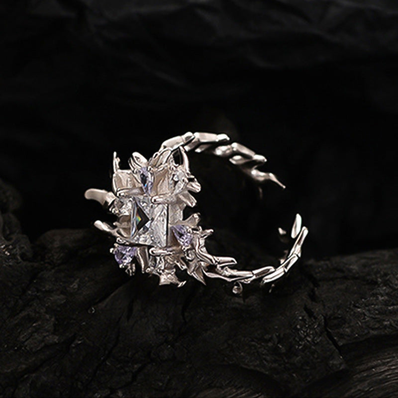 Stylish Ring with an Organic Design

