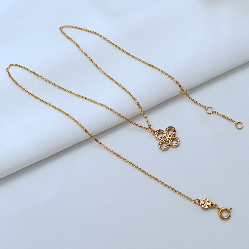 Halskette mit Vierblatt-Klee Logo-Anhänger, goldfarbener Kette, weiße Steine