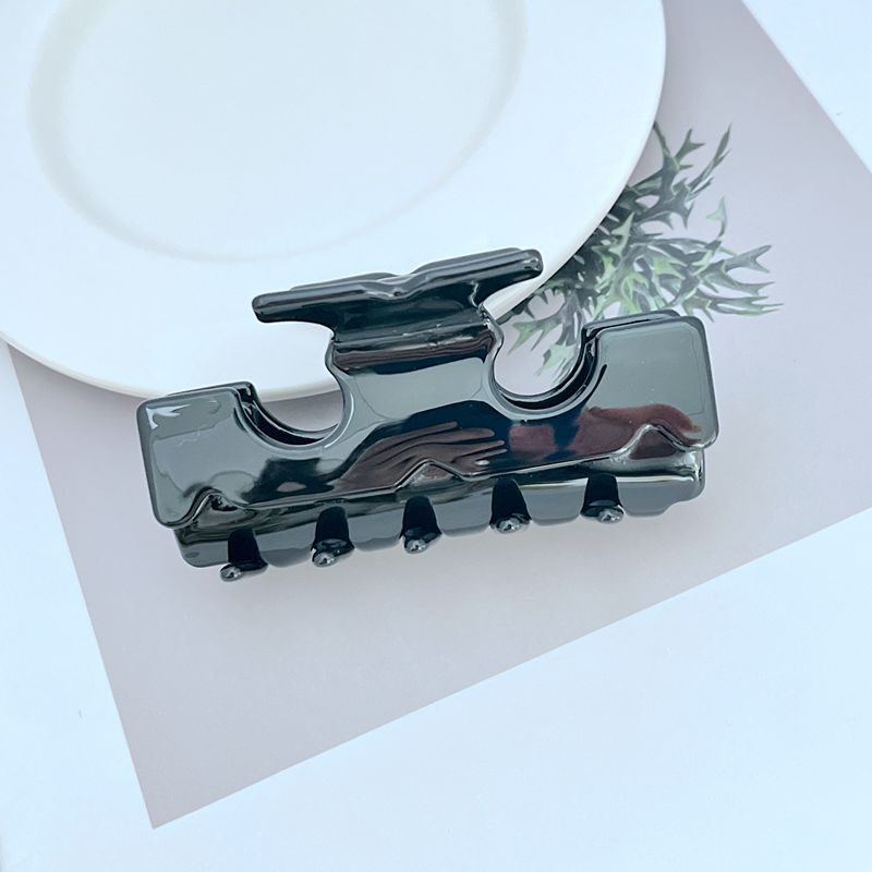 T-shaped shark hair clip in dark glossy black