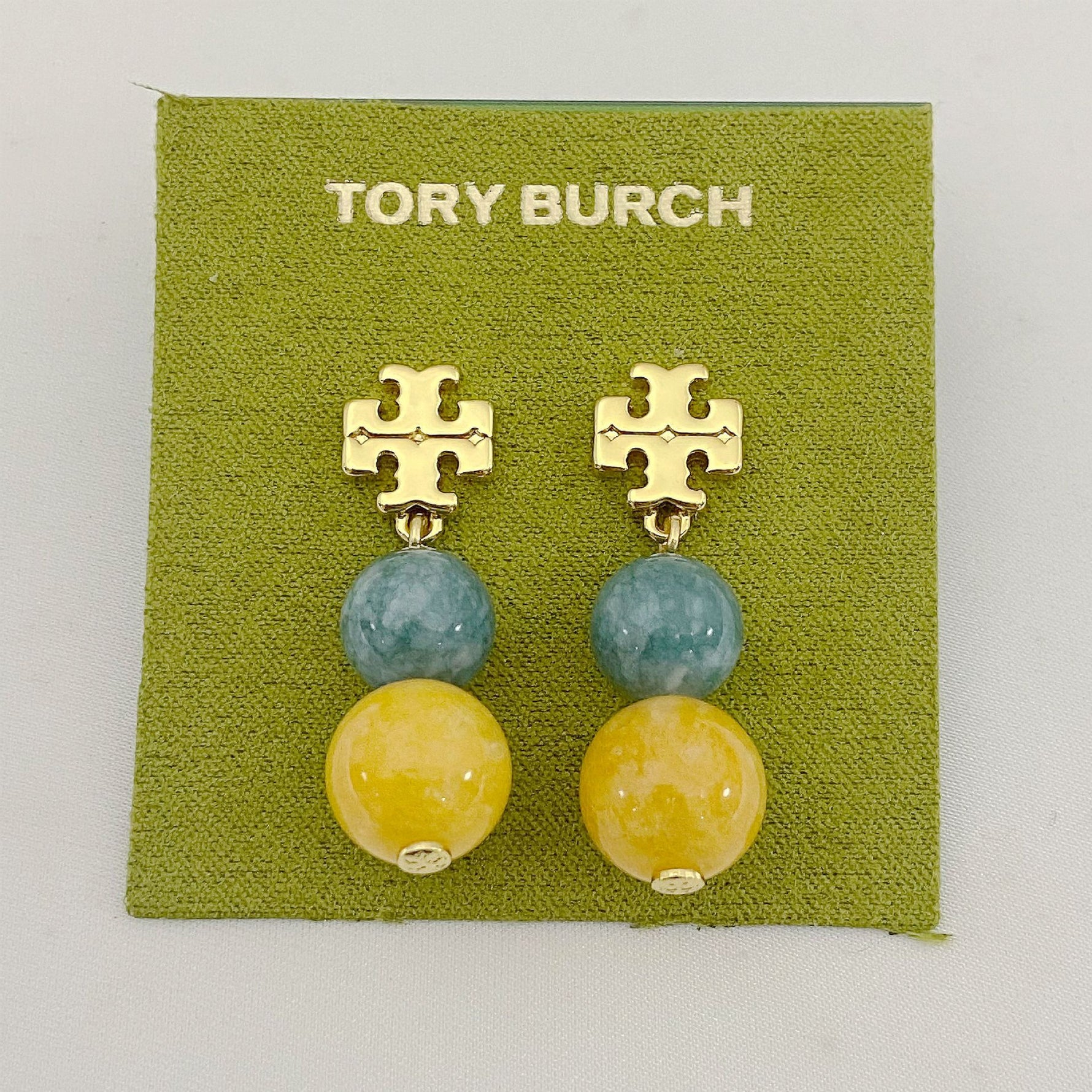 Logo-Perlen-Achat-Ohrstecker, goldfarbenes Logo mit graublauen und gelben Kugeln