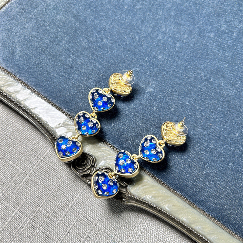Sweet Vintage Heart Drop Earrings, blaue Strass-Herzen mit goldfarbenen Ohrsteckern
