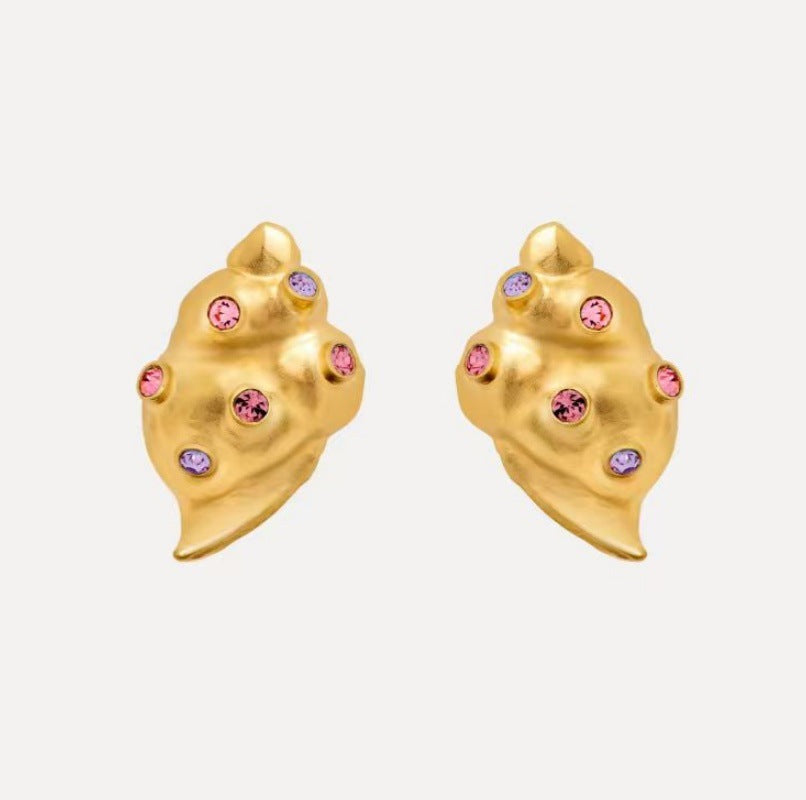 Conch earrings in gold tone with rose-pink and purple diamond-like stones