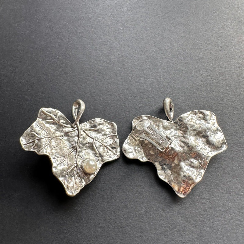 Ivy leaf pearl drop earrings in silver-tone metal with faux pearl center