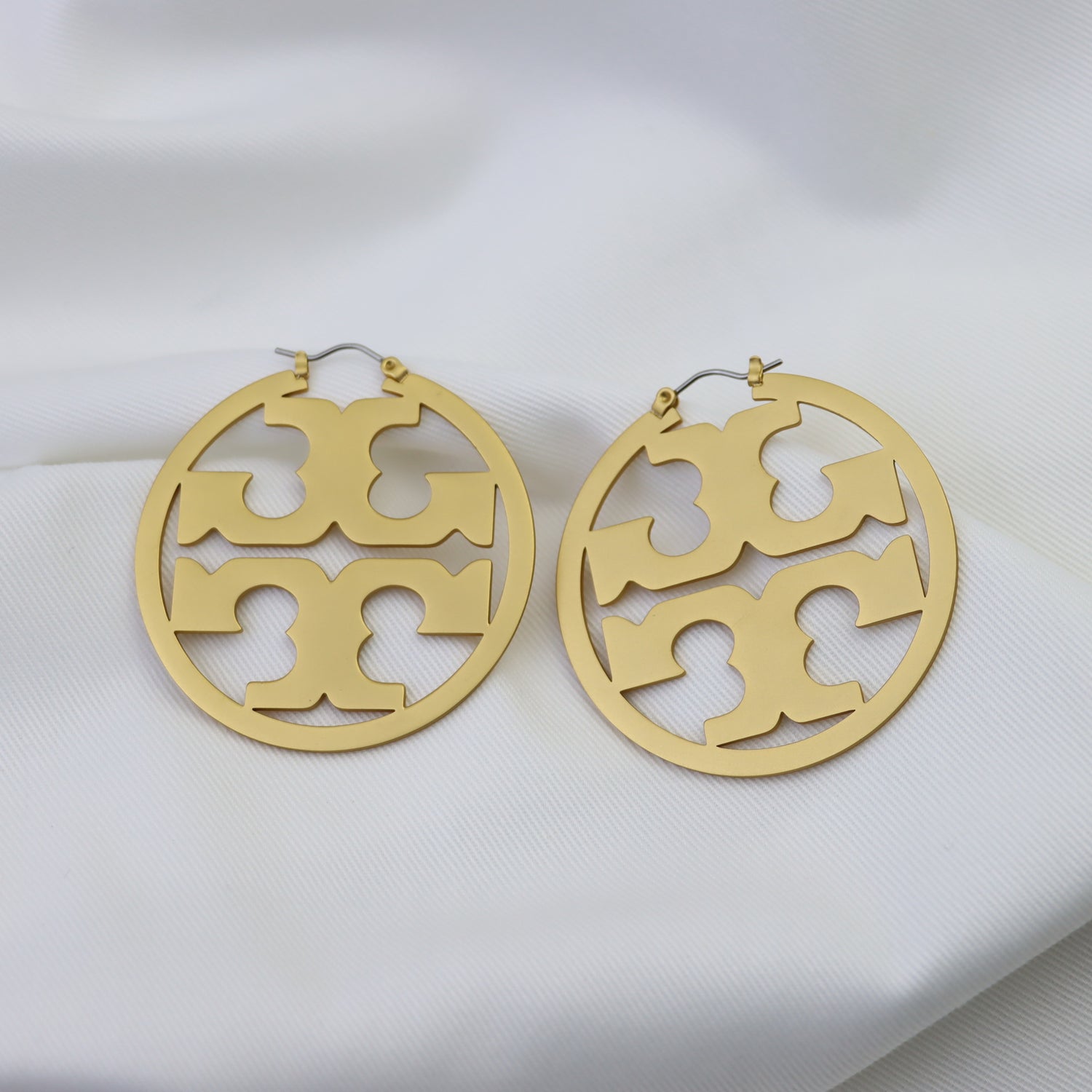 Tory Burch Matte Vintage Round Earrings