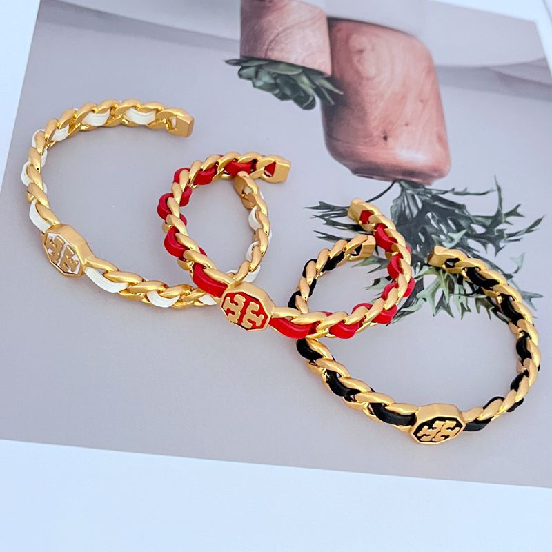 Offenes Manschetten-Armband aus gewobenem Leder mit Logo-Detail, gold & rot
