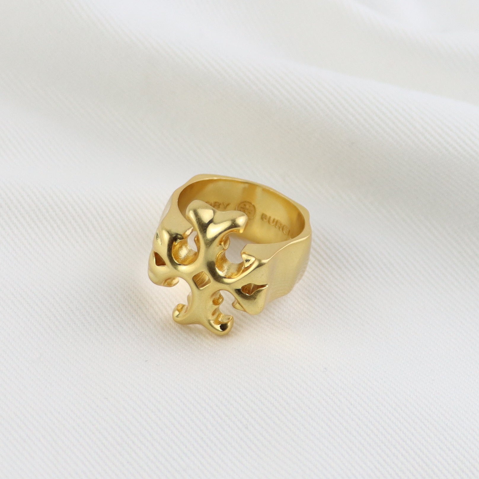 Matte gold vintage ring, side view with inner engraving and cutout logo
