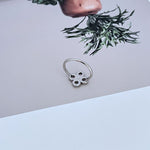 White gold four-leaf clover flower metal ring, round detail cutouts on open band
