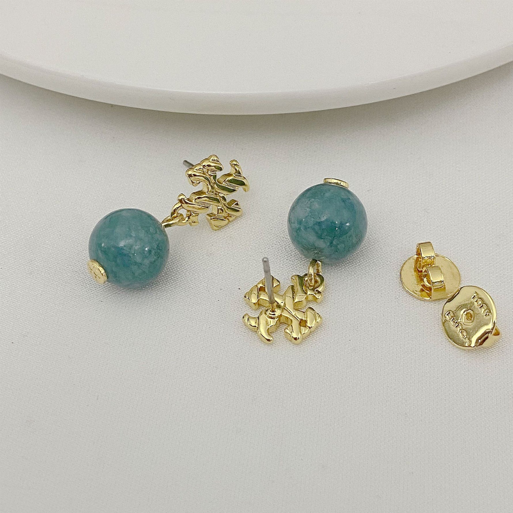Agate pendant earrings in light green, gold-tone chain drops with round studs