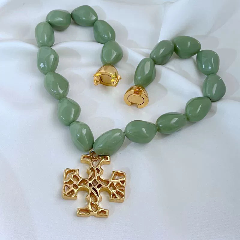 Tory Burch Irregular Resin Logo Pendant Necklace magnetic clasp