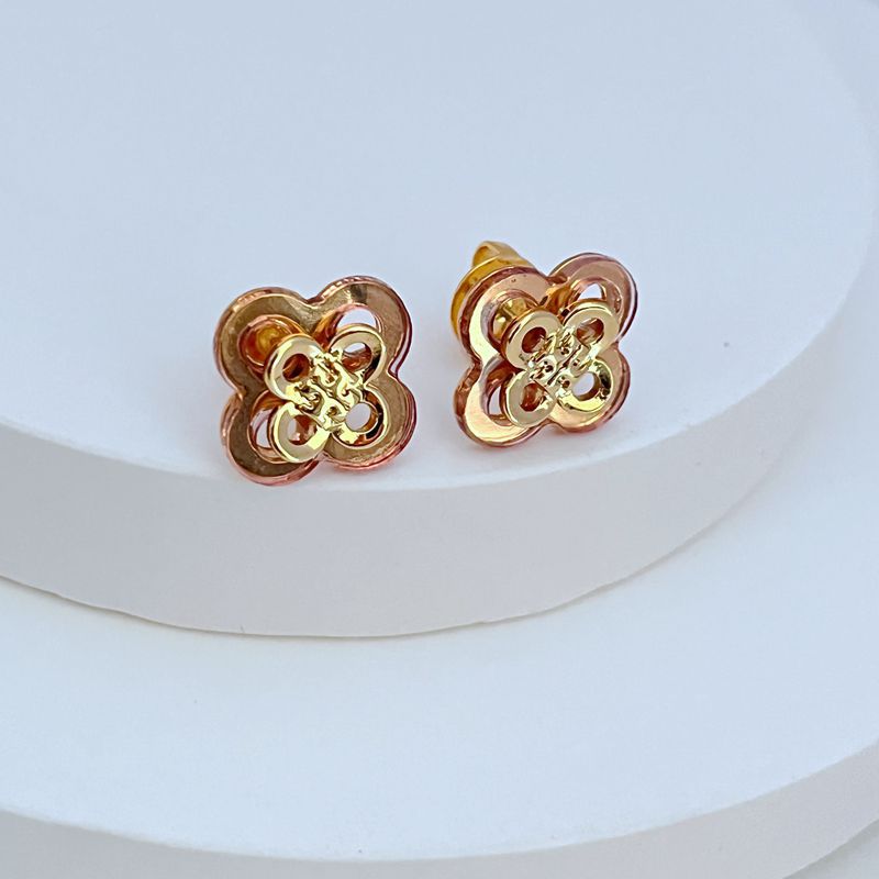 Rosa Vierblättriges Kleeblatt-Ohrstecker mit goldfarbener Zierarbeit