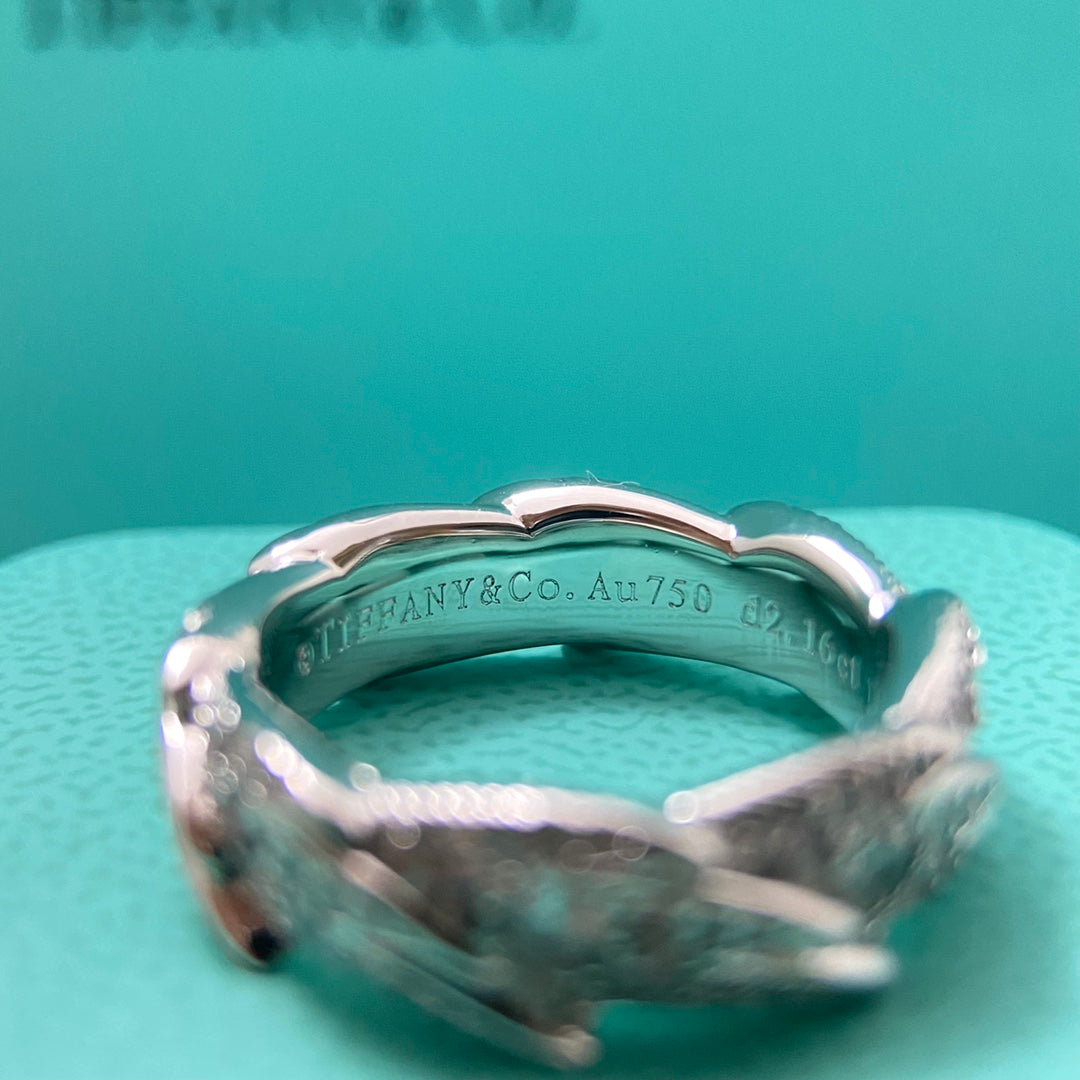 Tiffany Damenring – Innenseite mit Gravur auf dem Ringband