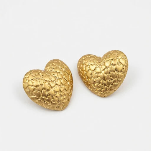 Heart stud earrings with vintage speckled pattern, gold tone